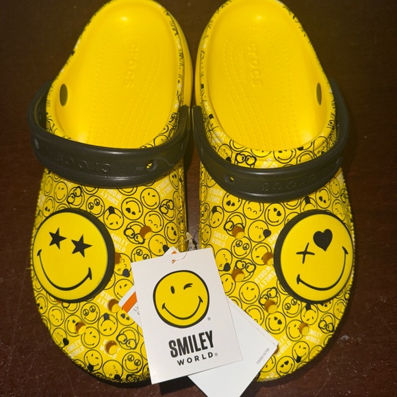 Smiley World Crocs Women’s Size 11 Brand New Platforms - Picture 1 of 3